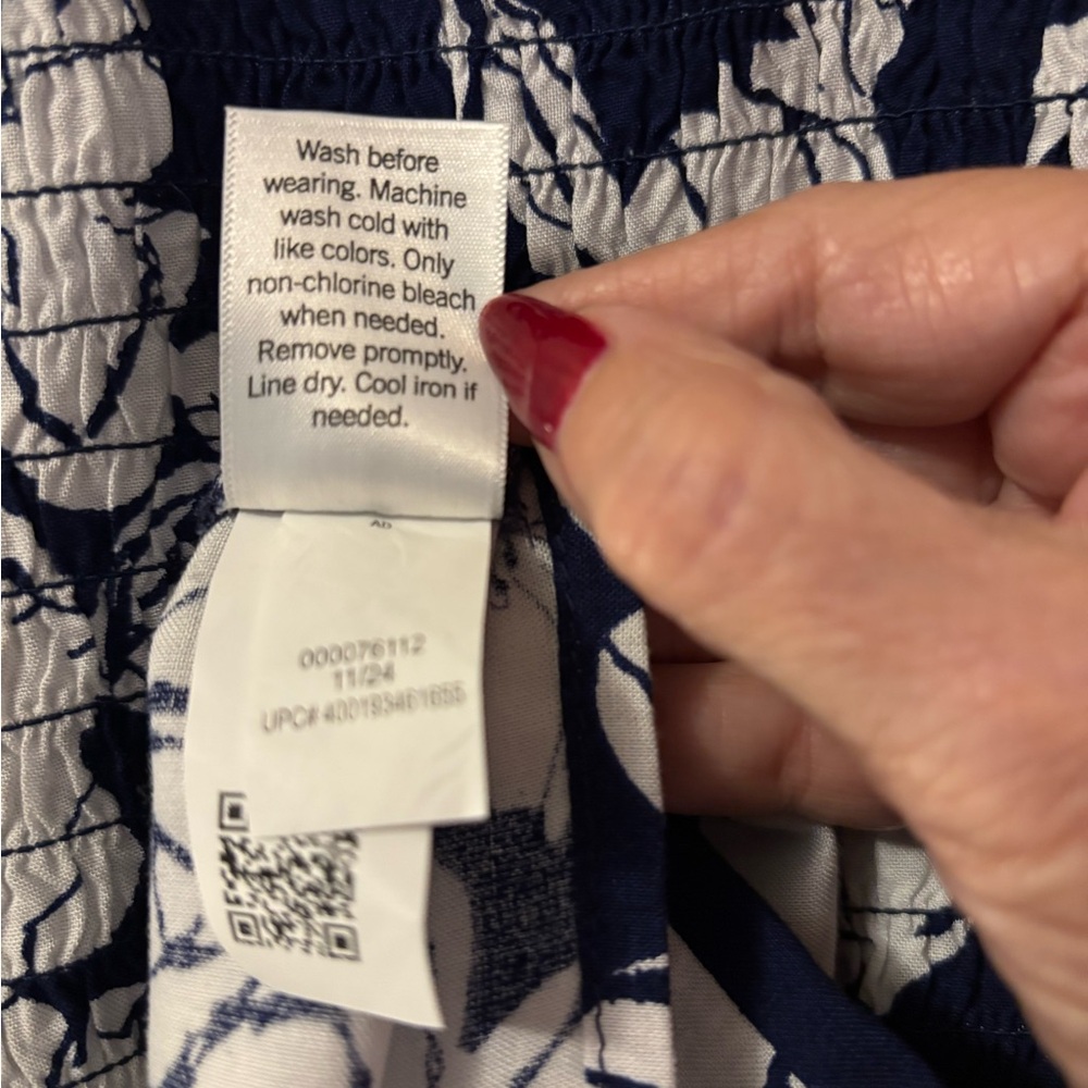 Croft & Barrow Navy and White Floral Smocked Blouse - Picture 9 of 9